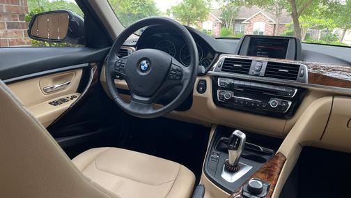 White 2018 BMW 320 i