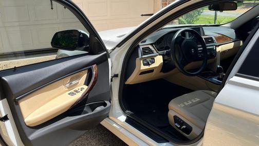 White 2018 BMW 320 i