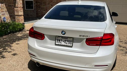 White 2018 BMW 320 i