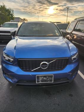 Blue 2020 Volvo XC40 T4 R-Design
