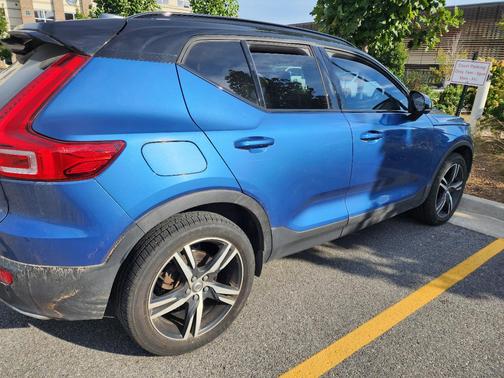 Blue 2020 Volvo XC40 T4 R-Design