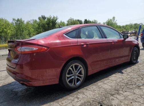 Red 2015 Ford Fusion SE