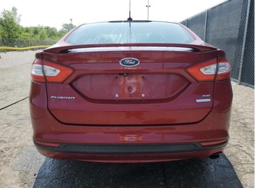 Red 2015 Ford Fusion SE