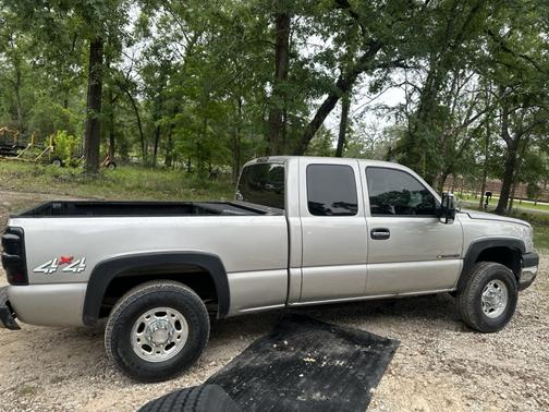 Beige 2004 Chevrolet Silverado 2500 H/D Extended Cab