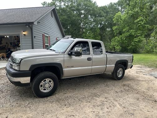 Beige 2004 Chevrolet Silverado 2500 H/D Extended Cab