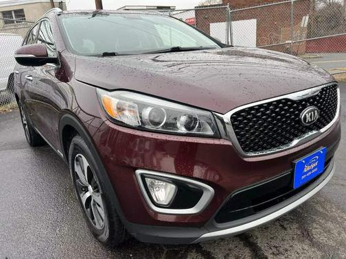 Red 2016 Kia Sorento EX