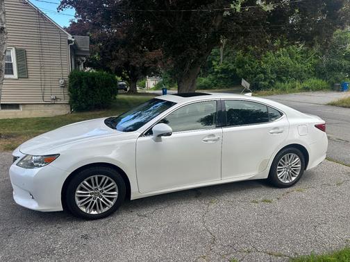 White 2015 Lexus ES 350 Base
