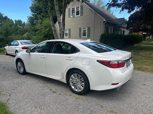 White 2015 Lexus ES 350 Base