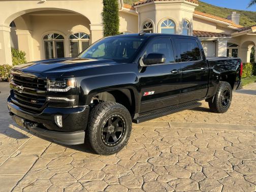 Photo 4 of 28 of 2017 Chevrolet Silverado 1500 2LZ
