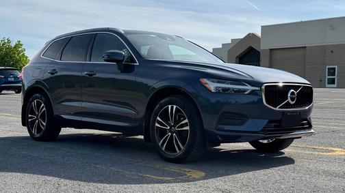 Blue 2020 Volvo XC60 T5 Momentum