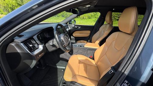 Blue 2020 Volvo XC60 T5 Momentum