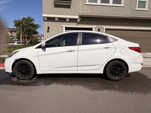 White 2013 Hyundai Accent GLS