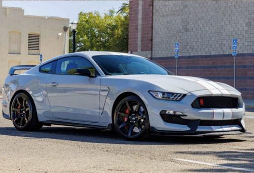 2017 Ford Shelby GT350R Base