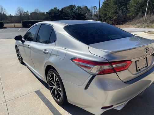 Silver 2018 Toyota Camry SE