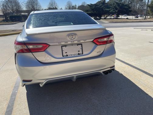 Silver 2018 Toyota Camry SE