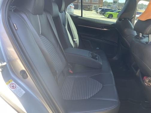 Silver 2018 Toyota Camry SE