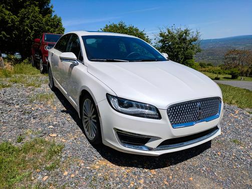 White 2017 Lincoln MKZ Reserve
