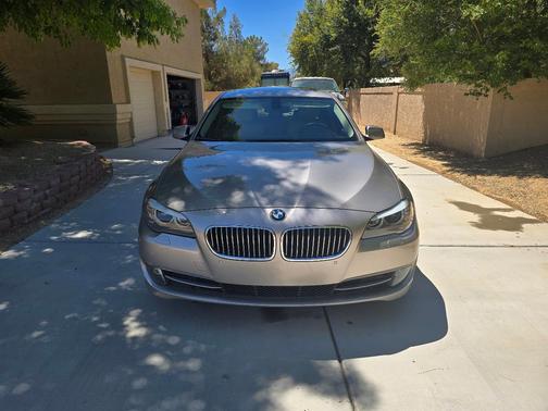 Beige 2011 BMW 528 i