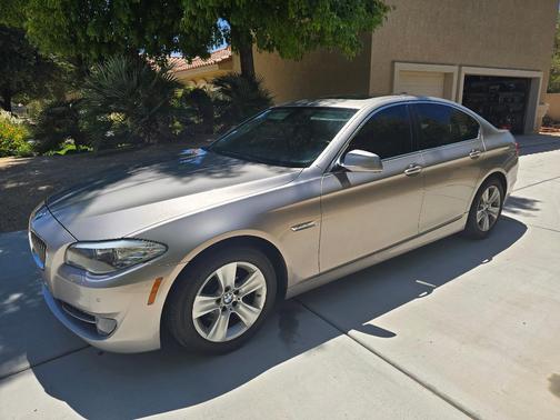 Beige 2011 BMW 528 i