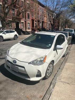 White 2014 Toyota Prius c Four
