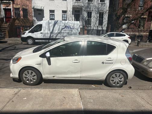 White 2014 Toyota Prius c Four
