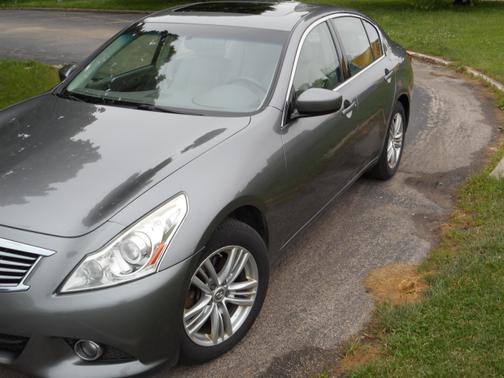 2012 INFINITI G37 x