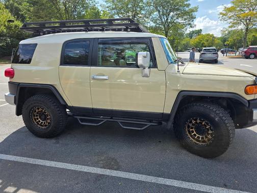 Beige 2009 Toyota FJ Cruiser Base