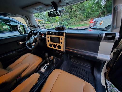 Beige 2009 Toyota FJ Cruiser Base