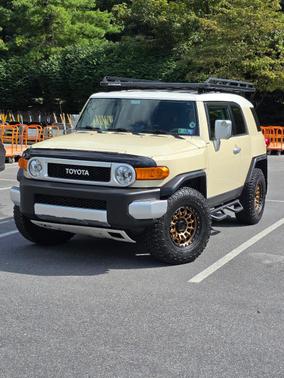 Beige 2009 Toyota FJ Cruiser Base