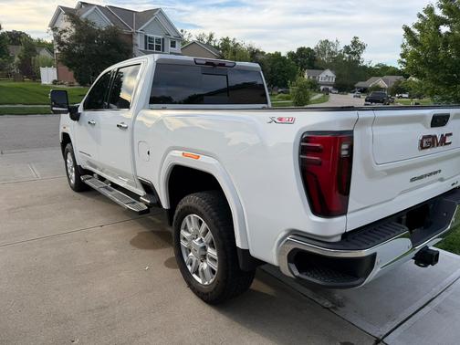 White 2024 GMC Sierra 2500 SLT