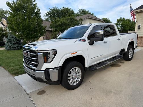White 2024 GMC Sierra 2500 SLT