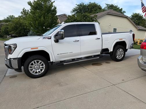 White 2024 GMC Sierra 2500 SLT