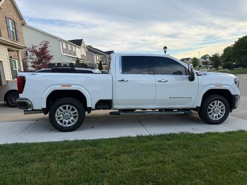 White 2024 GMC Sierra 2500 SLT