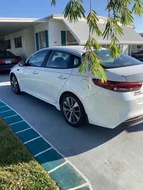 White 2018 Kia Optima S