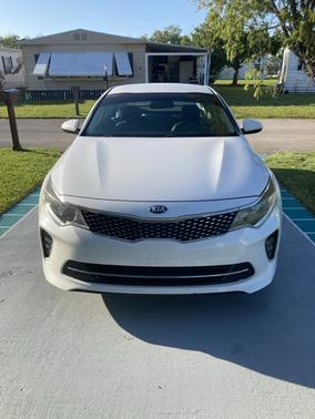 White 2018 Kia Optima S