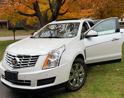 White 2015 Cadillac SRX Luxury Collection