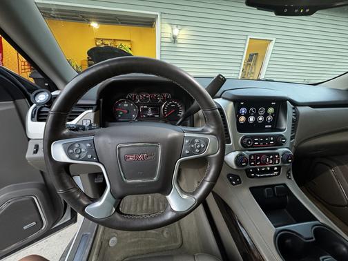 White 2016 GMC Yukon XL SLT