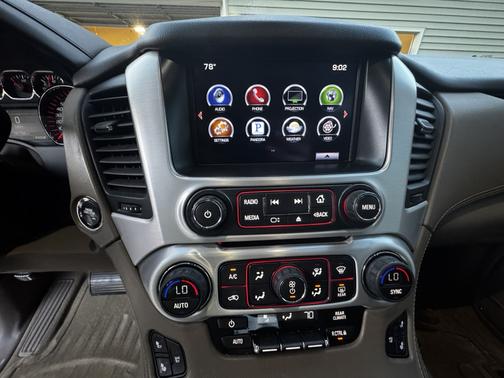White 2016 GMC Yukon XL SLT
