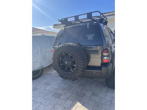 Photo 3 of 17 of 2005 Jeep Liberty Limited