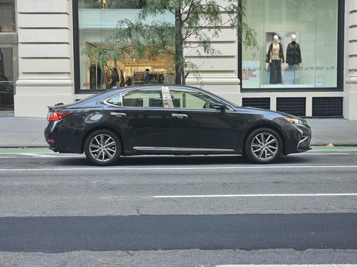 2016 Lexus ES 300h Base