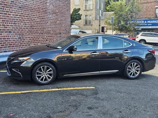 2016 Lexus ES 300h Base