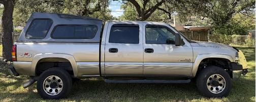Beige 2002 Chevrolet Silverado 2500 LT H/D Crew Cab