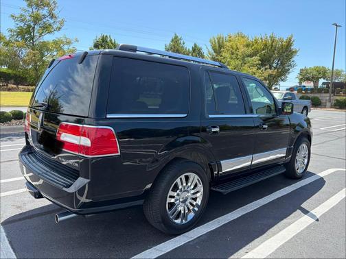 Black 2009 Lincoln Navigator Base