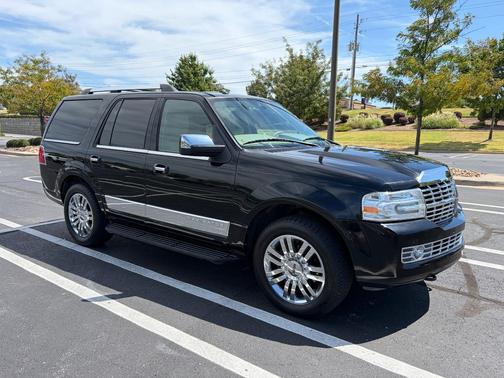 Black 2009 Lincoln Navigator Base