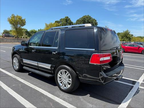 Black 2009 Lincoln Navigator Base