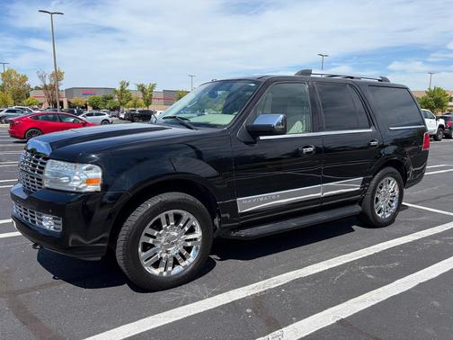 Black 2009 Lincoln Navigator Base