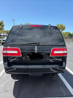 Black 2009 Lincoln Navigator Base