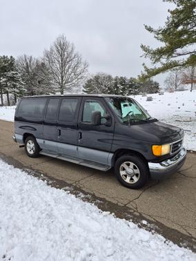 2004 Ford E150 Chateau