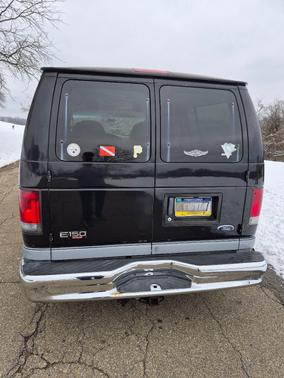 2004 Ford E150 Chateau