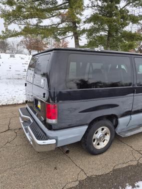 2004 Ford E150 Chateau